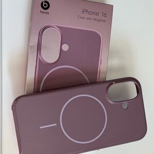 Beats iPhone 16 MagSafe Case in Purple